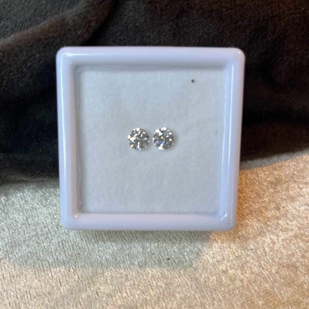 Moissanite Set of 2 Round 5mm